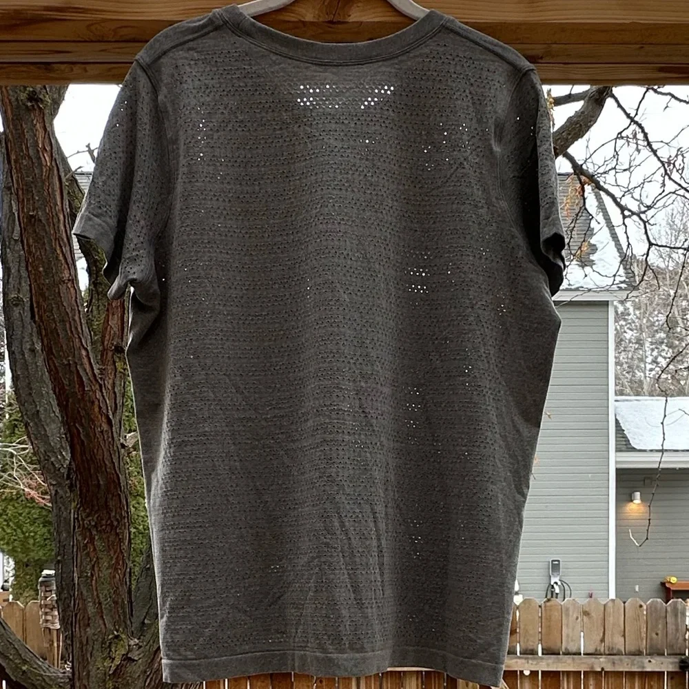 Lululemon Breeze By Squad Gray Short Sleeve Shirt 12 - Picture 8 of 16
